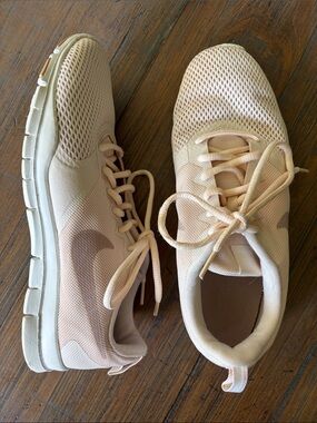 Nike size 9 Training Flex Essential TR light pink/peach and white athletic shoes